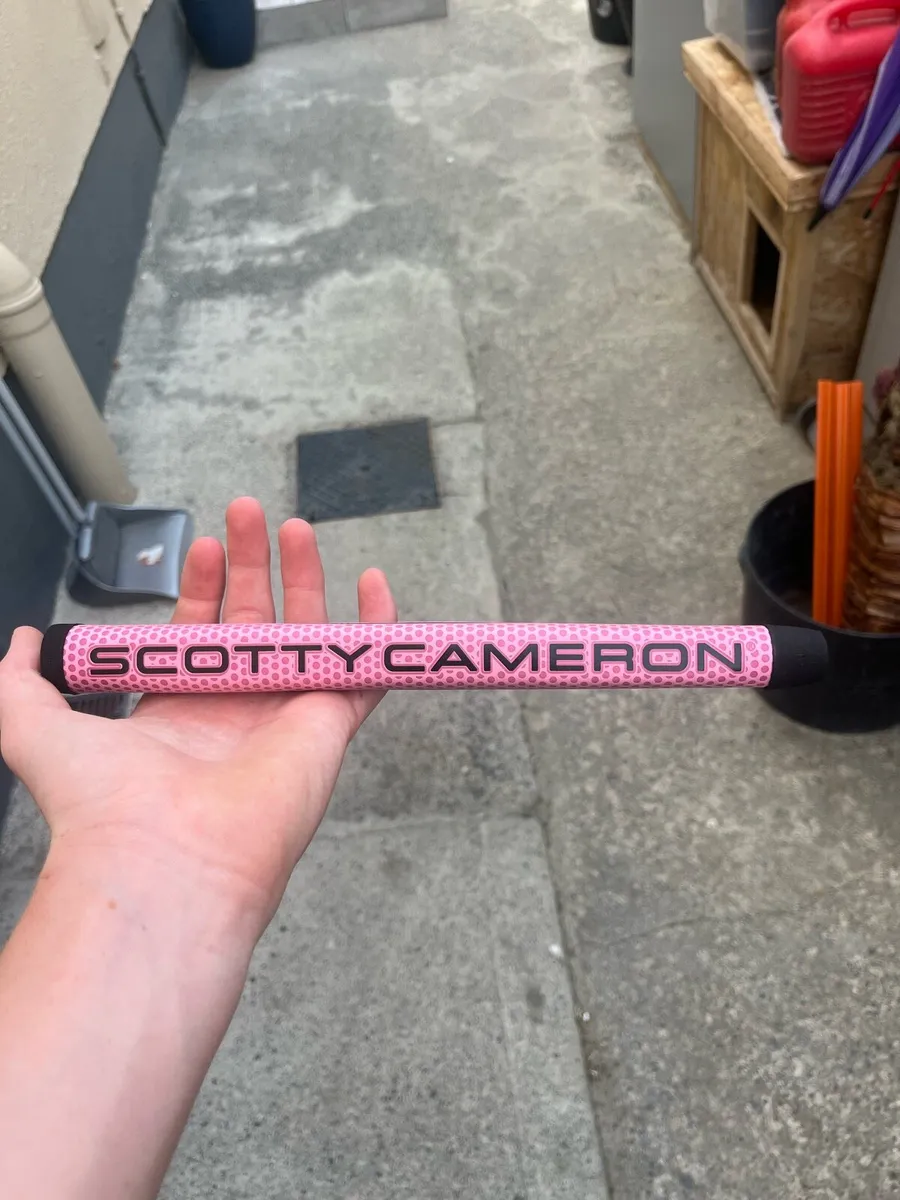 2 pink Scotty Cameron golf grips - Image 1