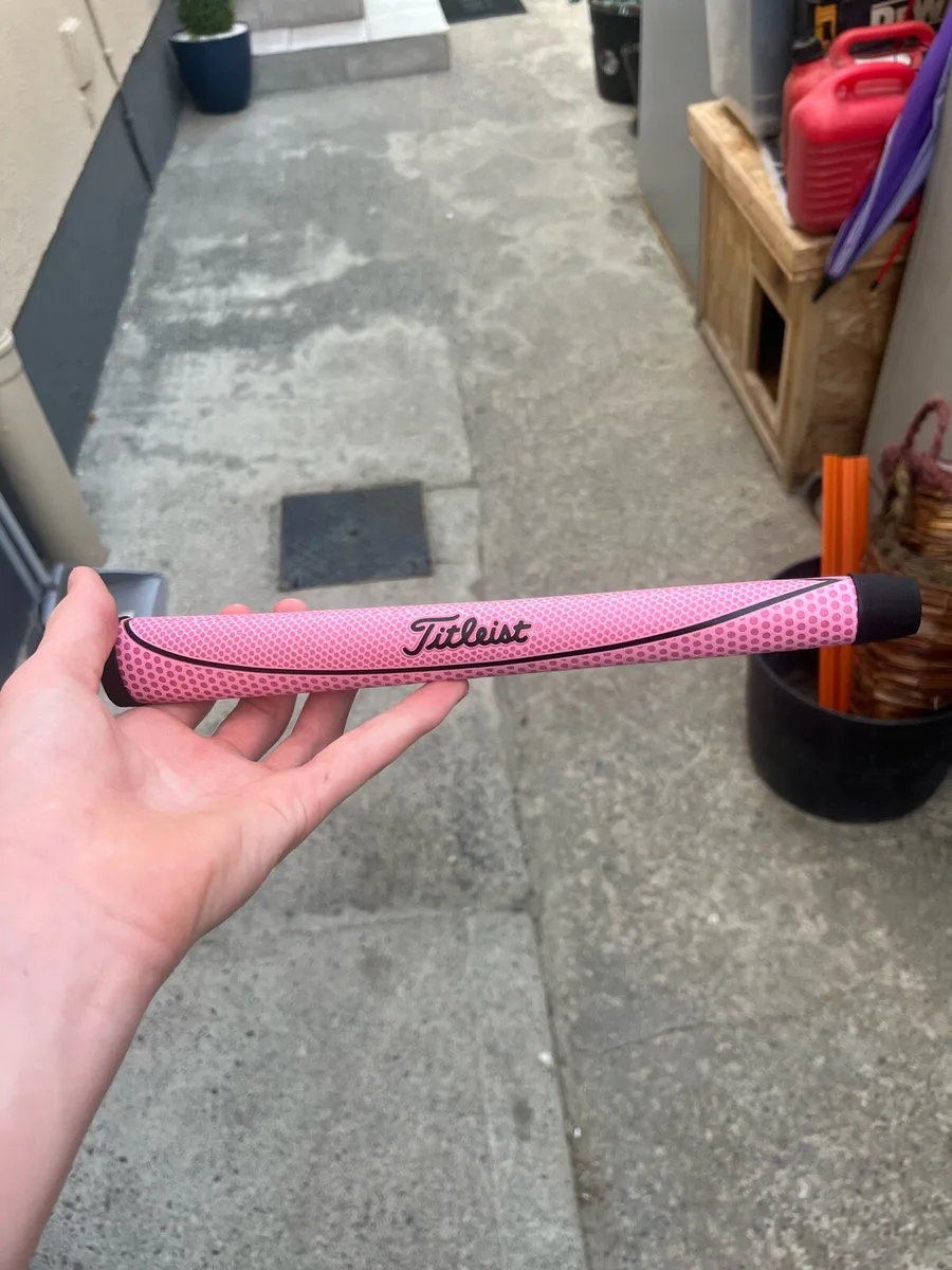 2 pink Scotty Cameron golf grips - Image 3