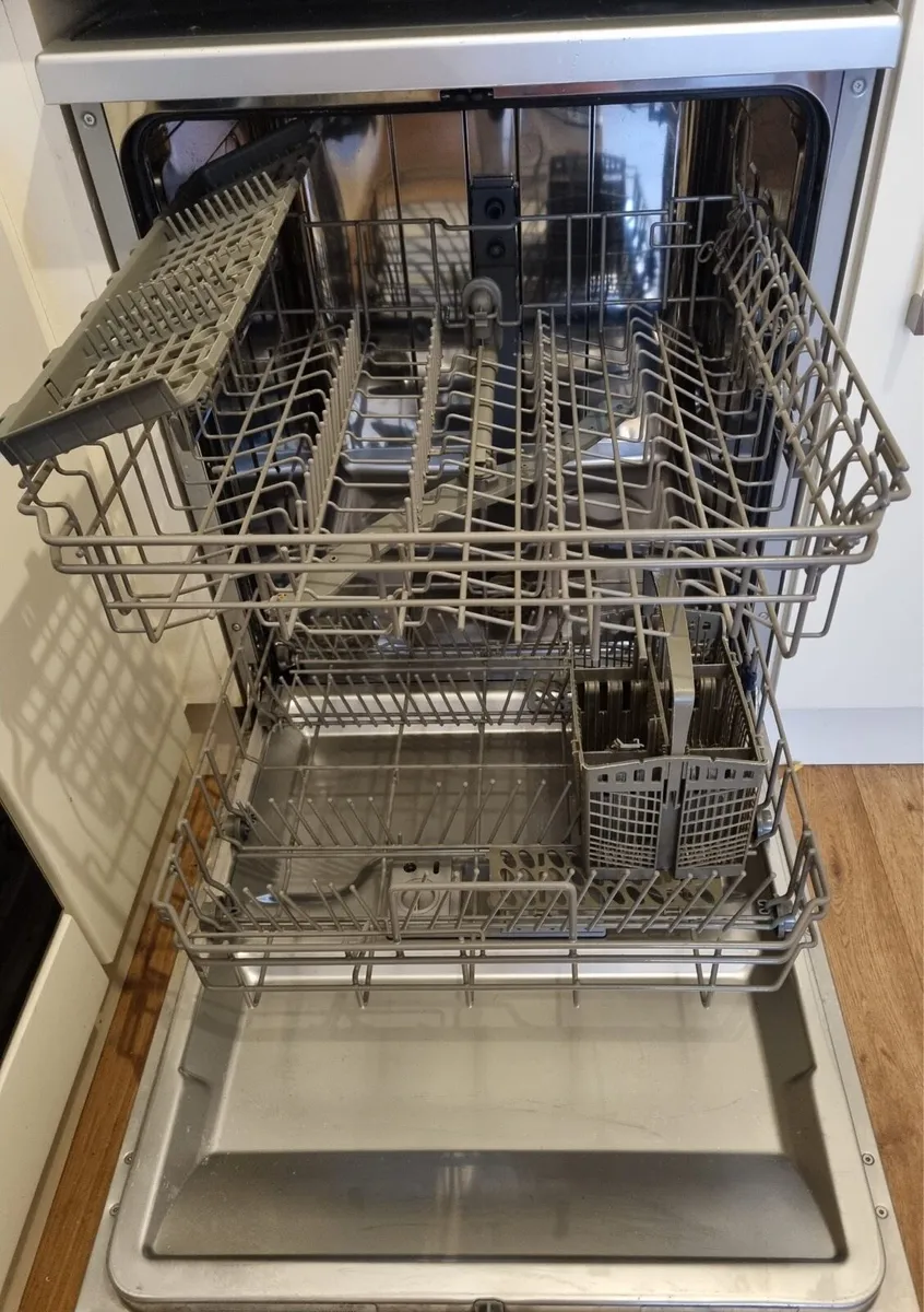 Dishwasher - Image 2