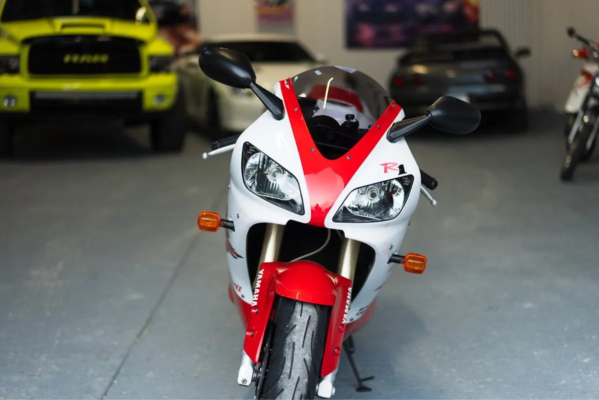 Yamaha r1 - Image 1