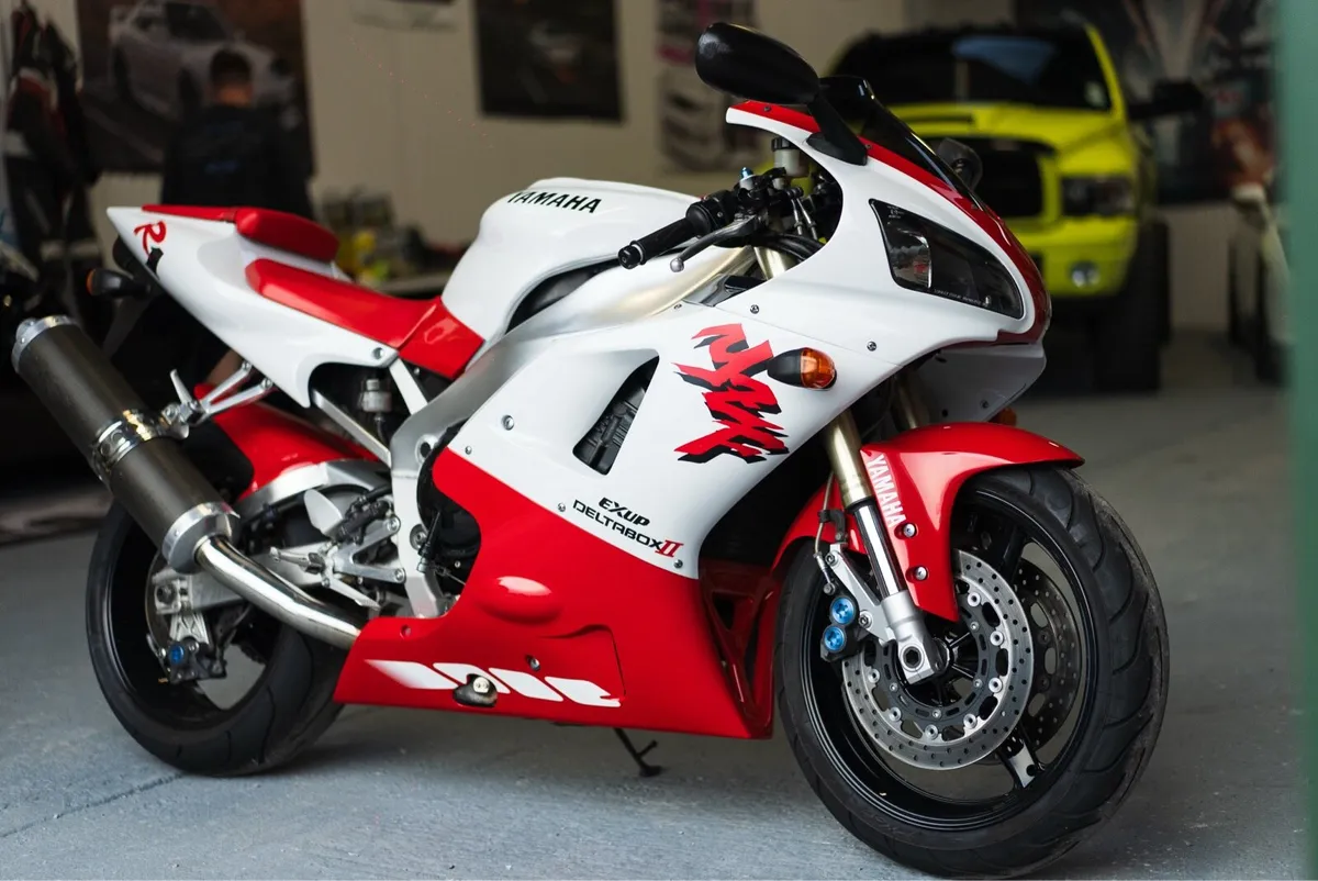 Yamaha r1 - Image 2