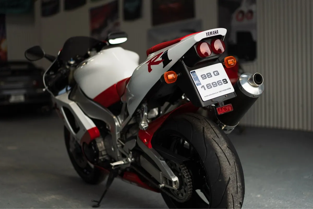 Yamaha r1 - Image 3