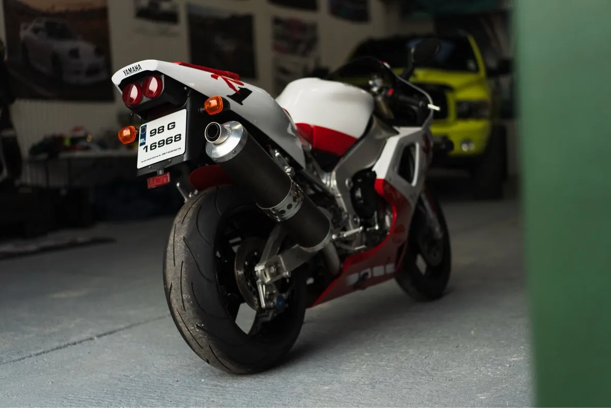 Yamaha r1 - Image 4