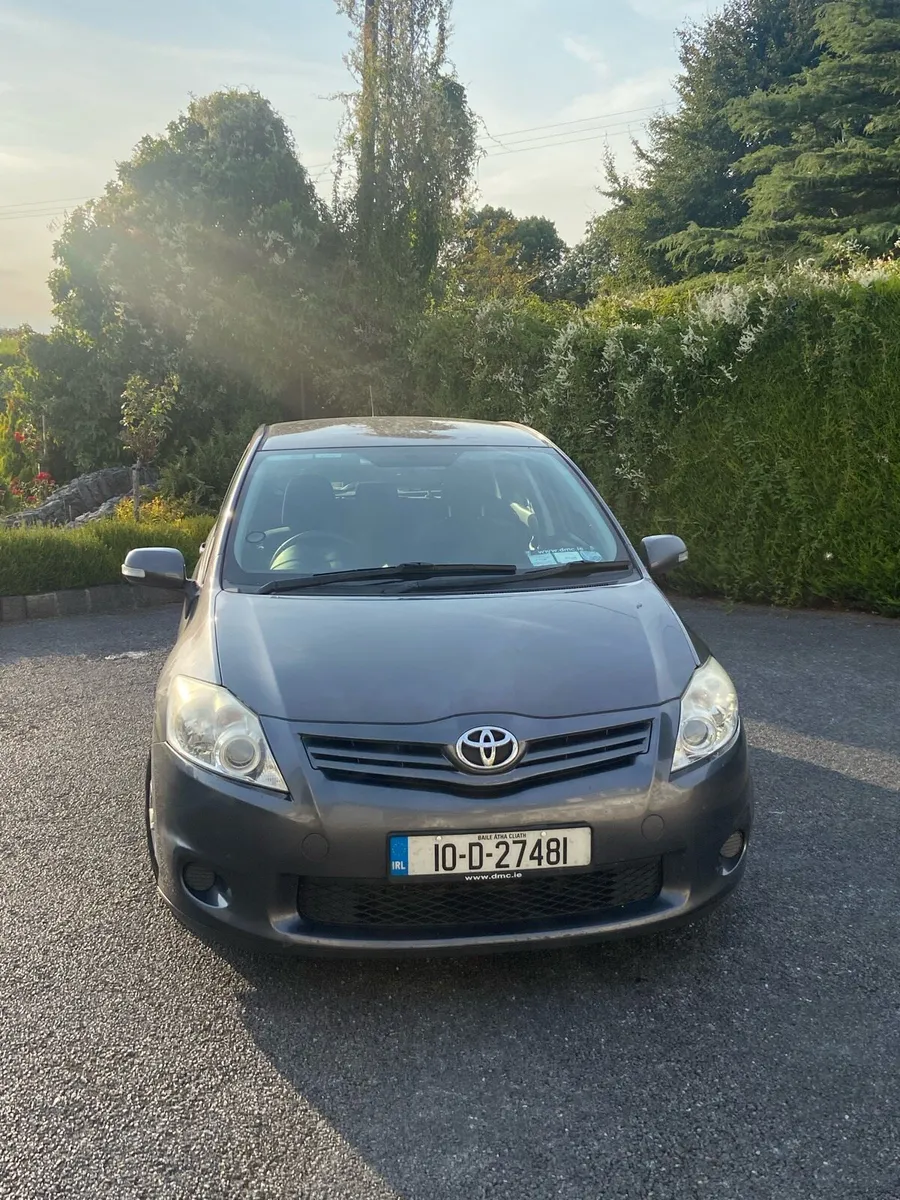 Toyota Auris 2010 Grey 1.4 Diesel 6 Speed - Image 2