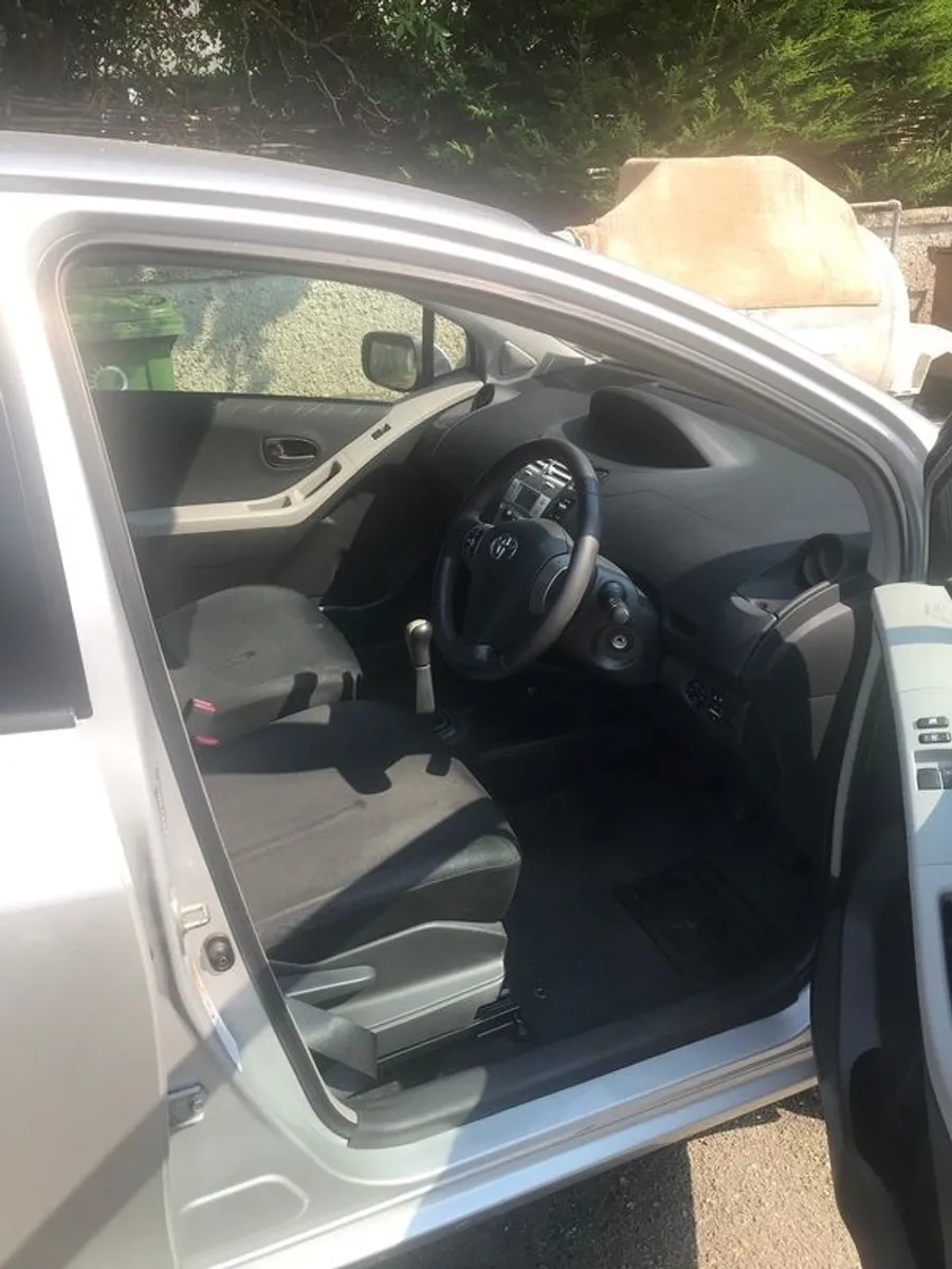 2008 Toyota Yaris - Image 2
