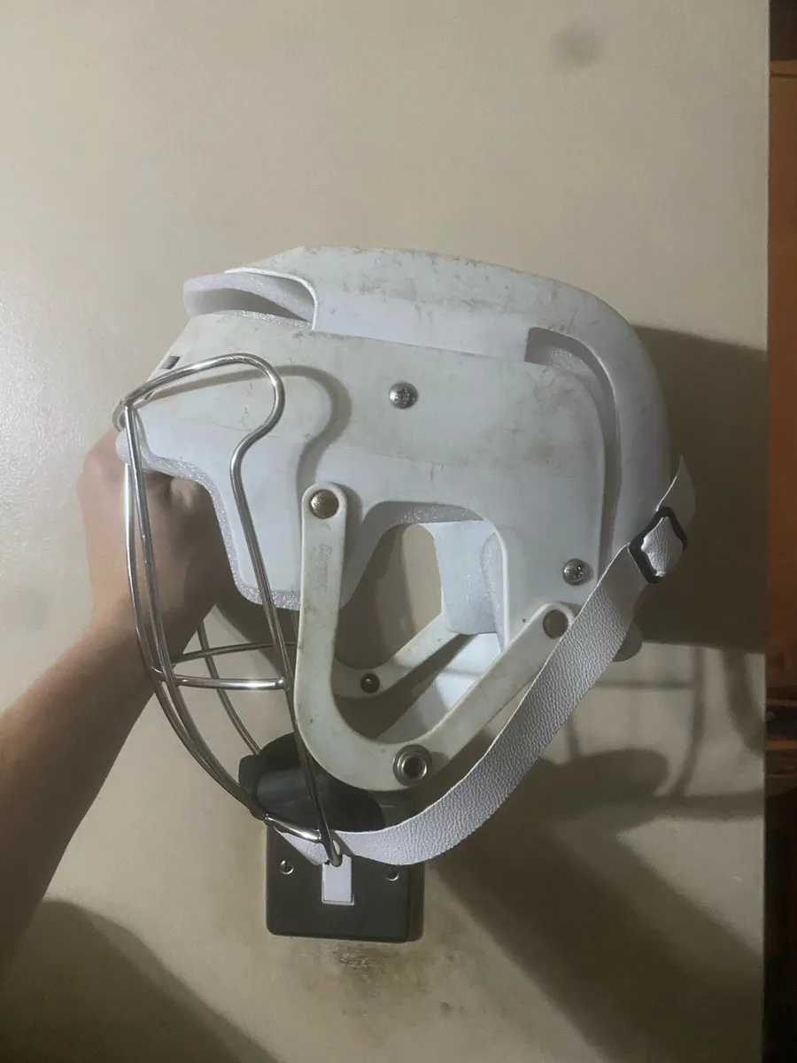 Cooper sk100 white old newstyle hurling helmet - Image 2