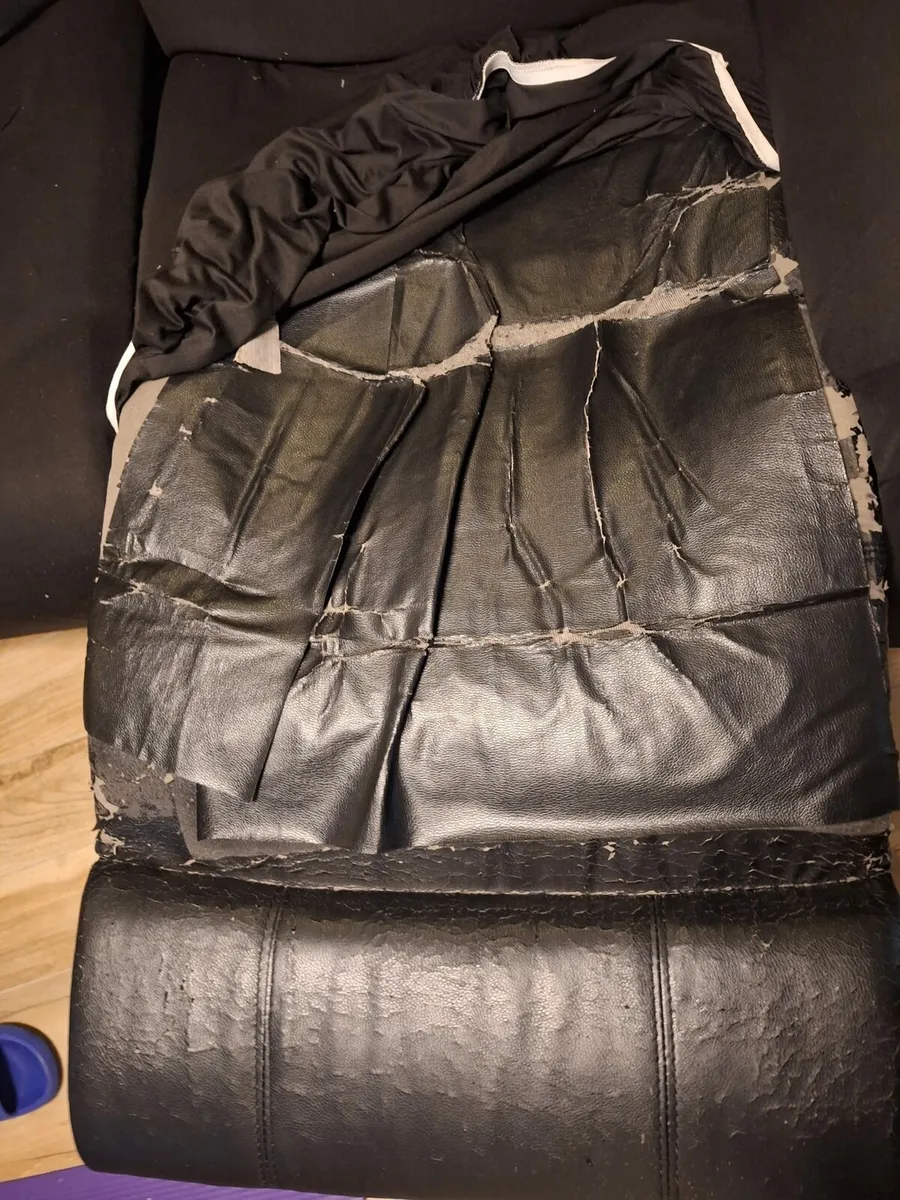 2 Seater faux leather recliner couch - Image 3