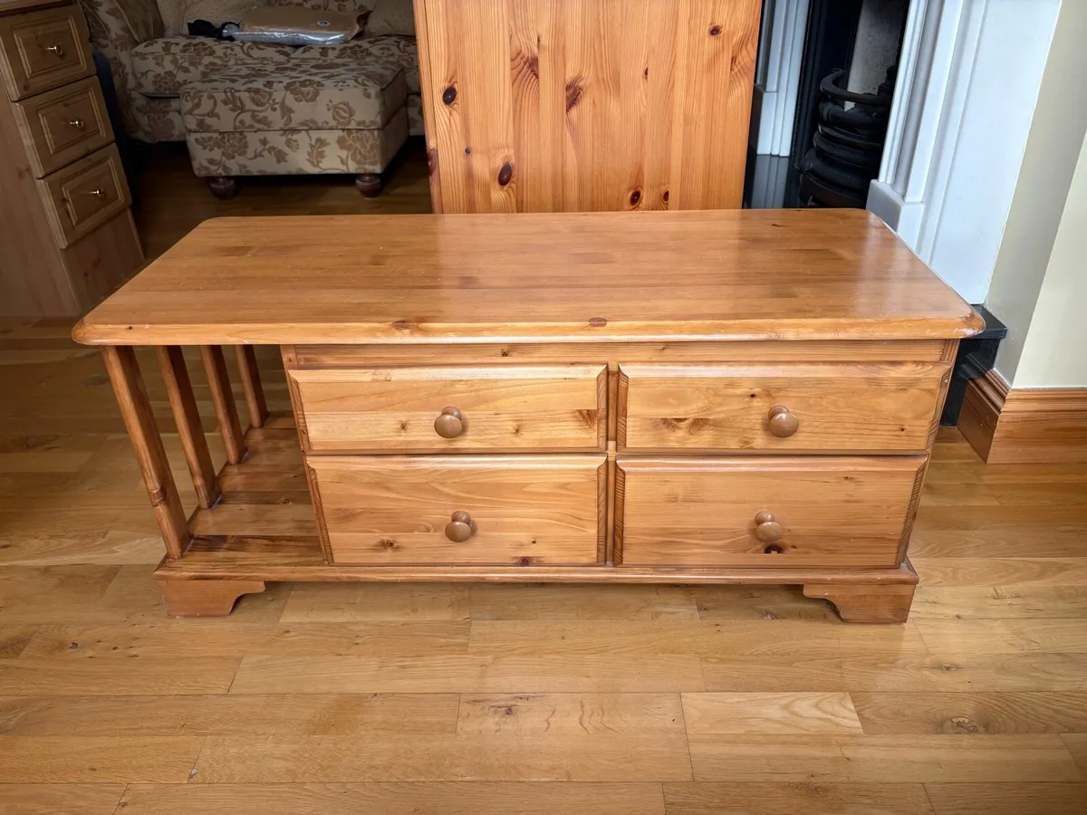 Ailesbury Pine Coffee Table - Image 1