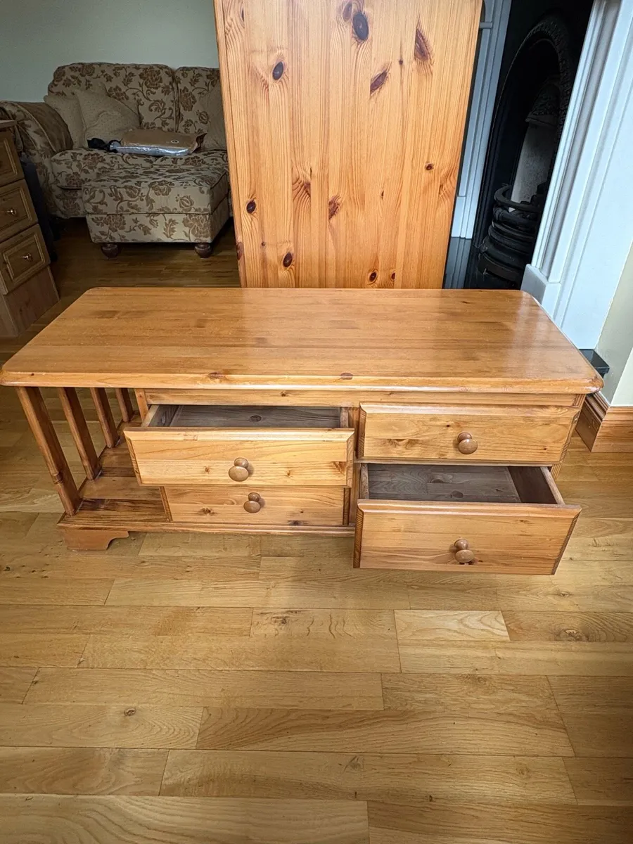 Ailesbury Pine Coffee Table - Image 2