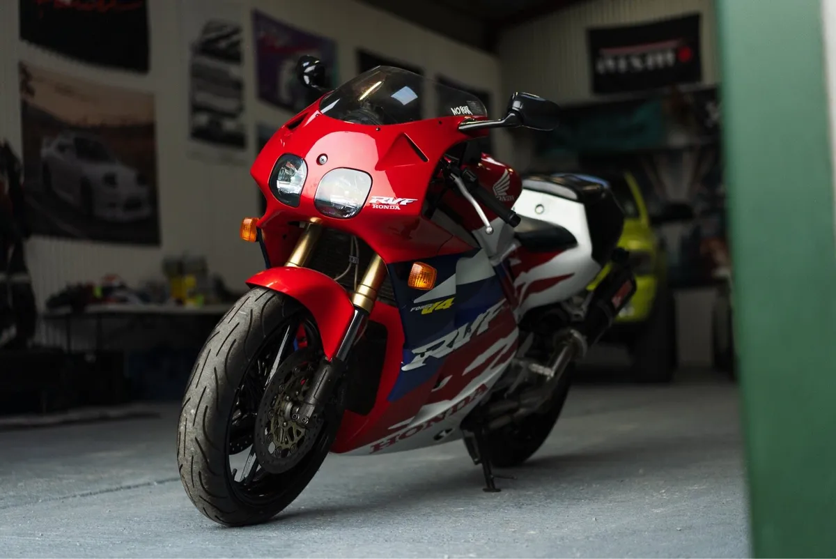Honda rvf 400 - Image 2