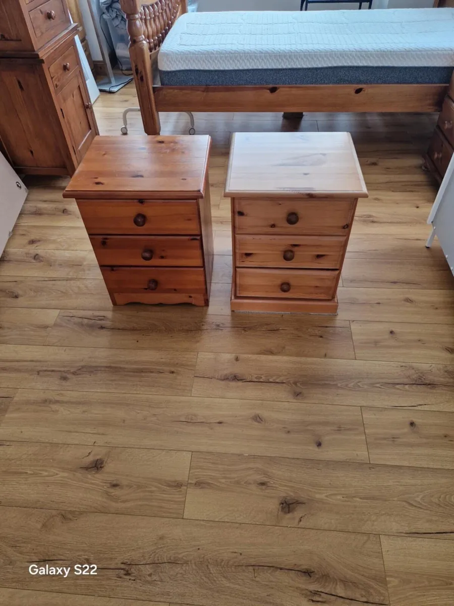 2 pine bedside lockers - Image 1