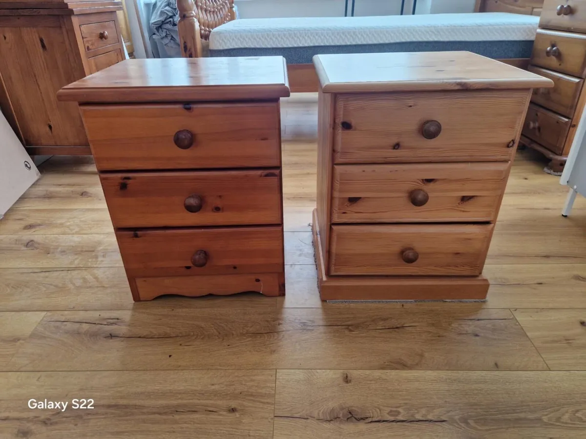 2 pine bedside lockers - Image 3
