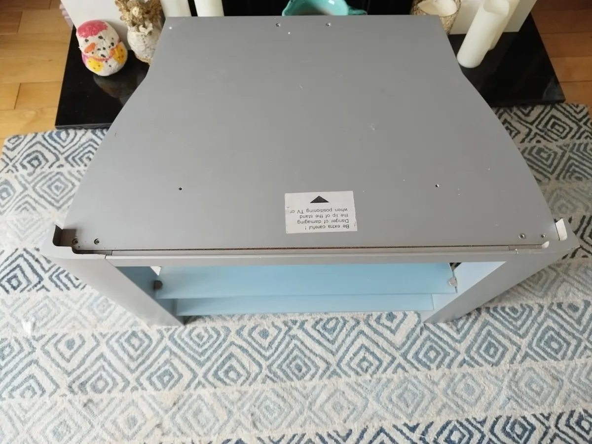 TV stand - Image 2