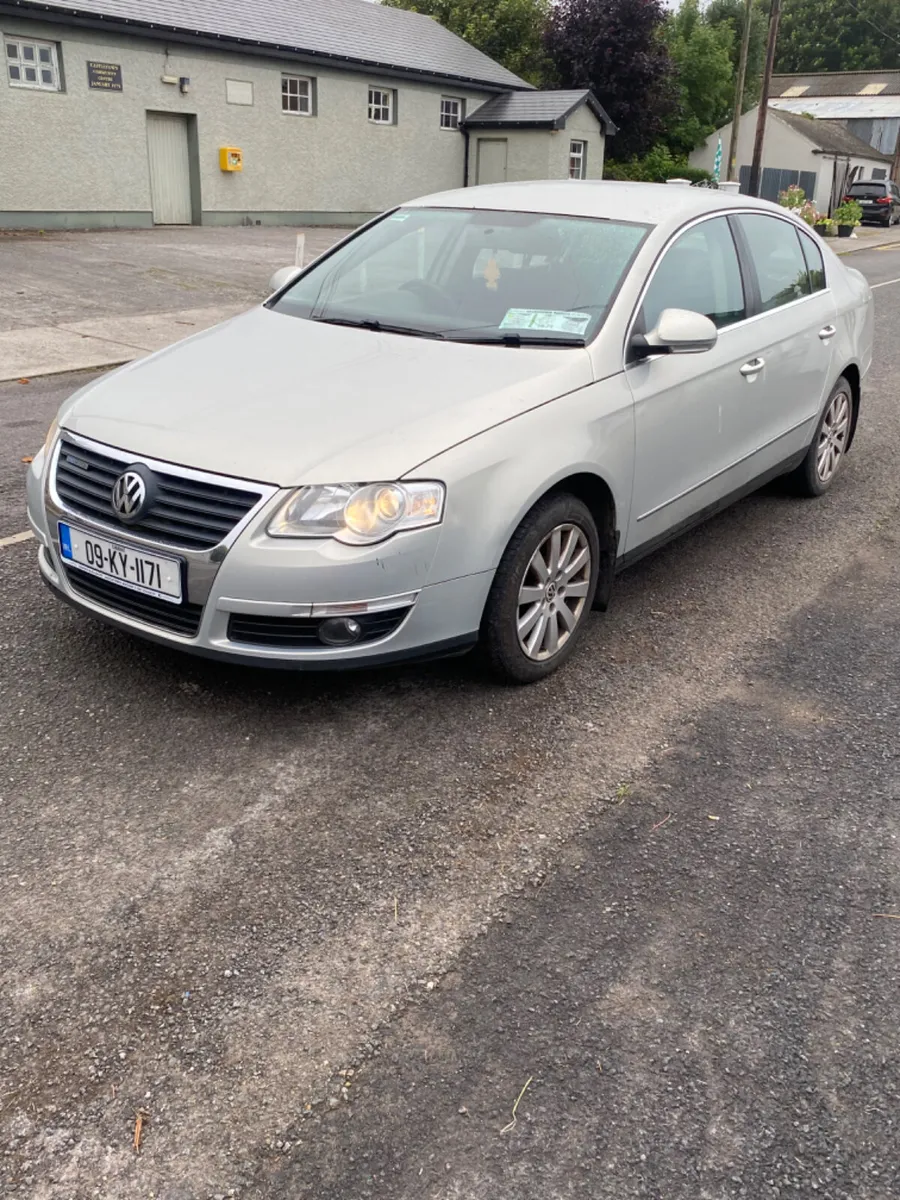 Volkswagen Passat 2009 - Image 2