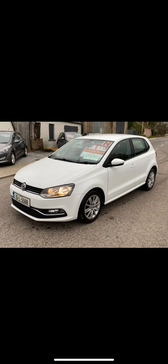 2015Volkswagen Polo - Image 2