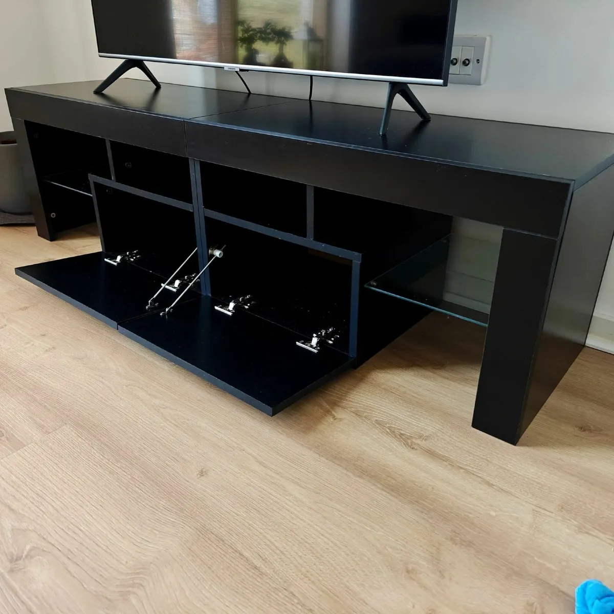 Tv table - Image 1