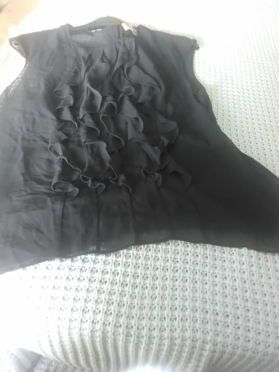 KAREN MILLEN BLACK SILK RUFFLE TOP 14 /16 as NEW - Image 3