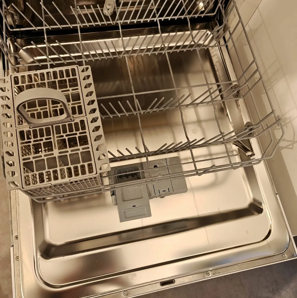 Dishwasher Indesit - Image 1
