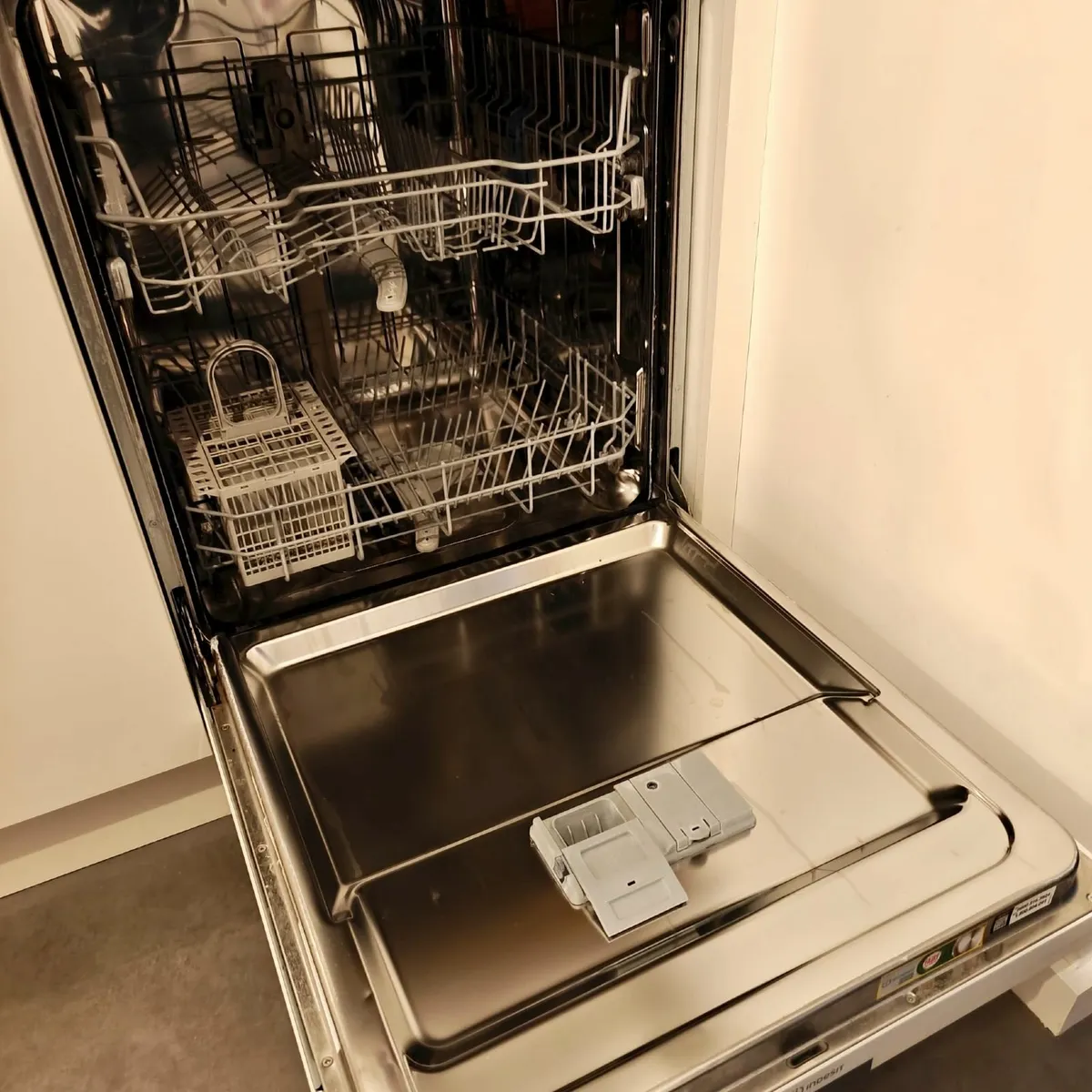 Dishwasher Indesit - Image 3