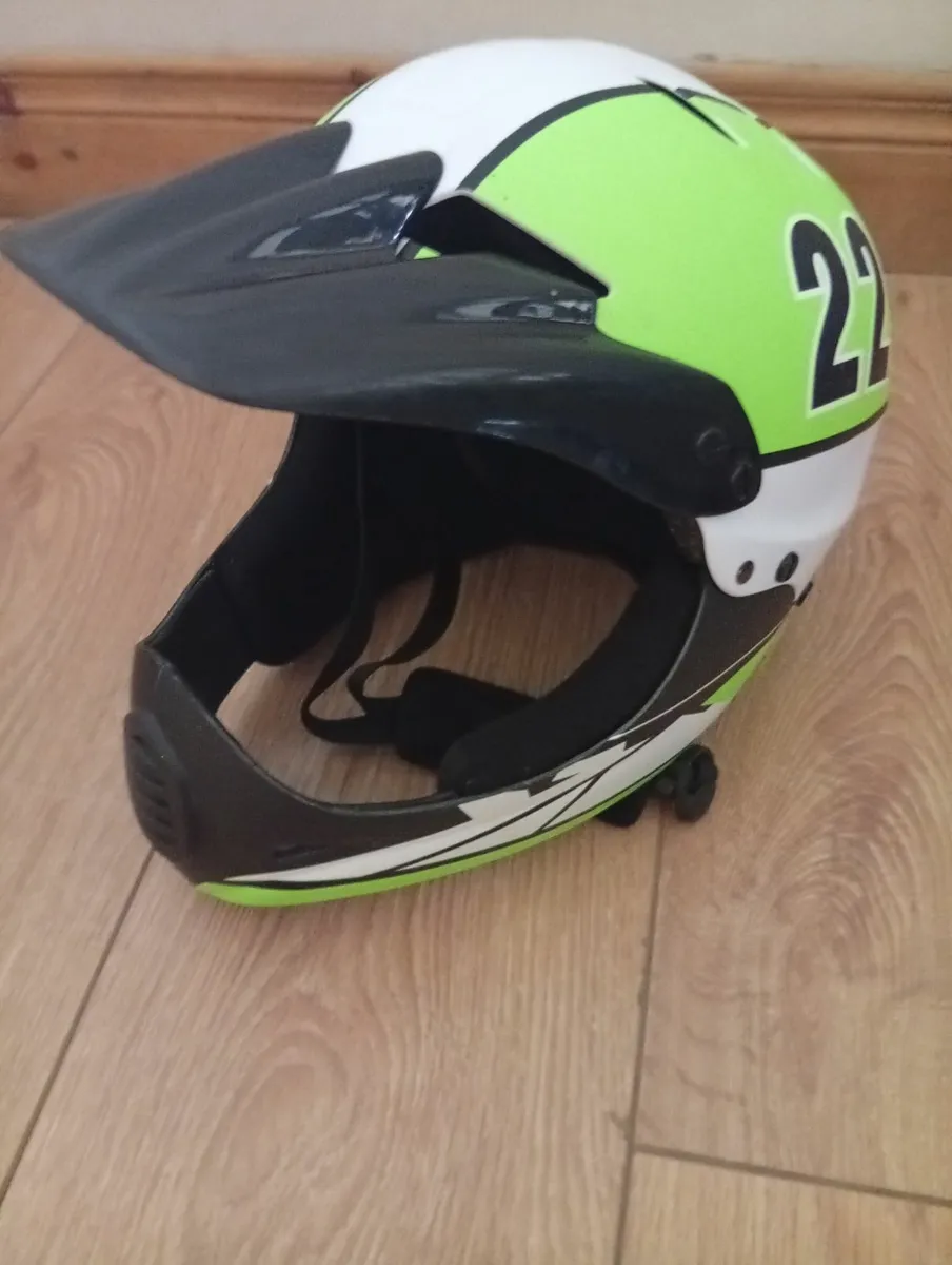 Universal quality kids helmet 1month - Image 1