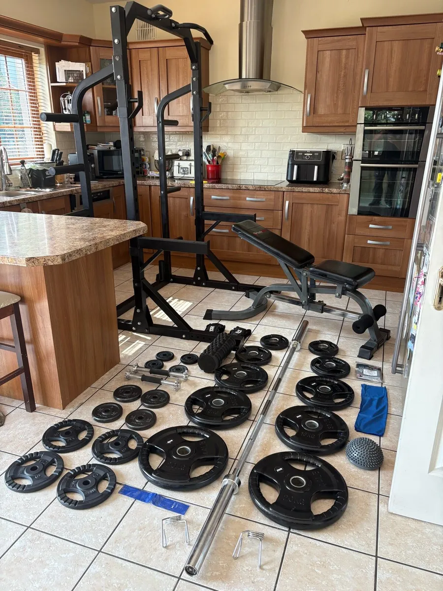 AMAZING GYM WEIGHTLIFTING SET UP, POWER RACK!!! - Image 1