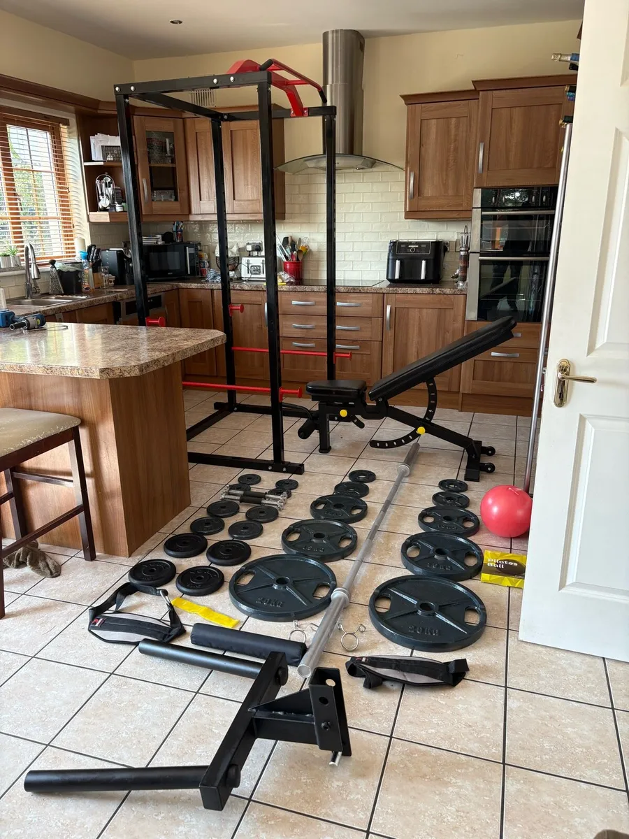 FANTASTIC GYM POWER RACK WEIGHTLIFTING SET UP!!!! - Image 1