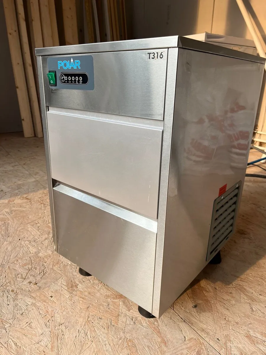 Ice maker - Image 1