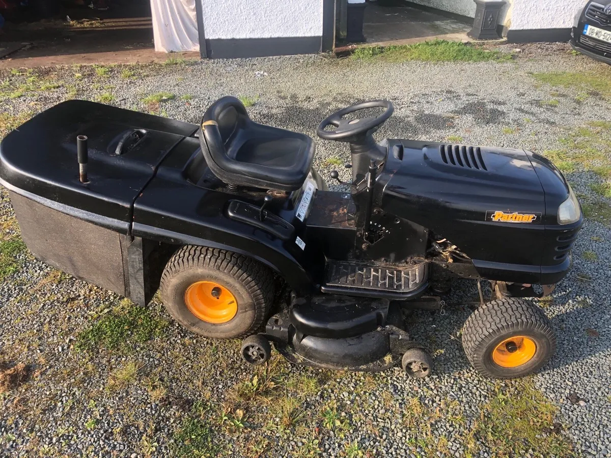 Ride on mower - Image 1