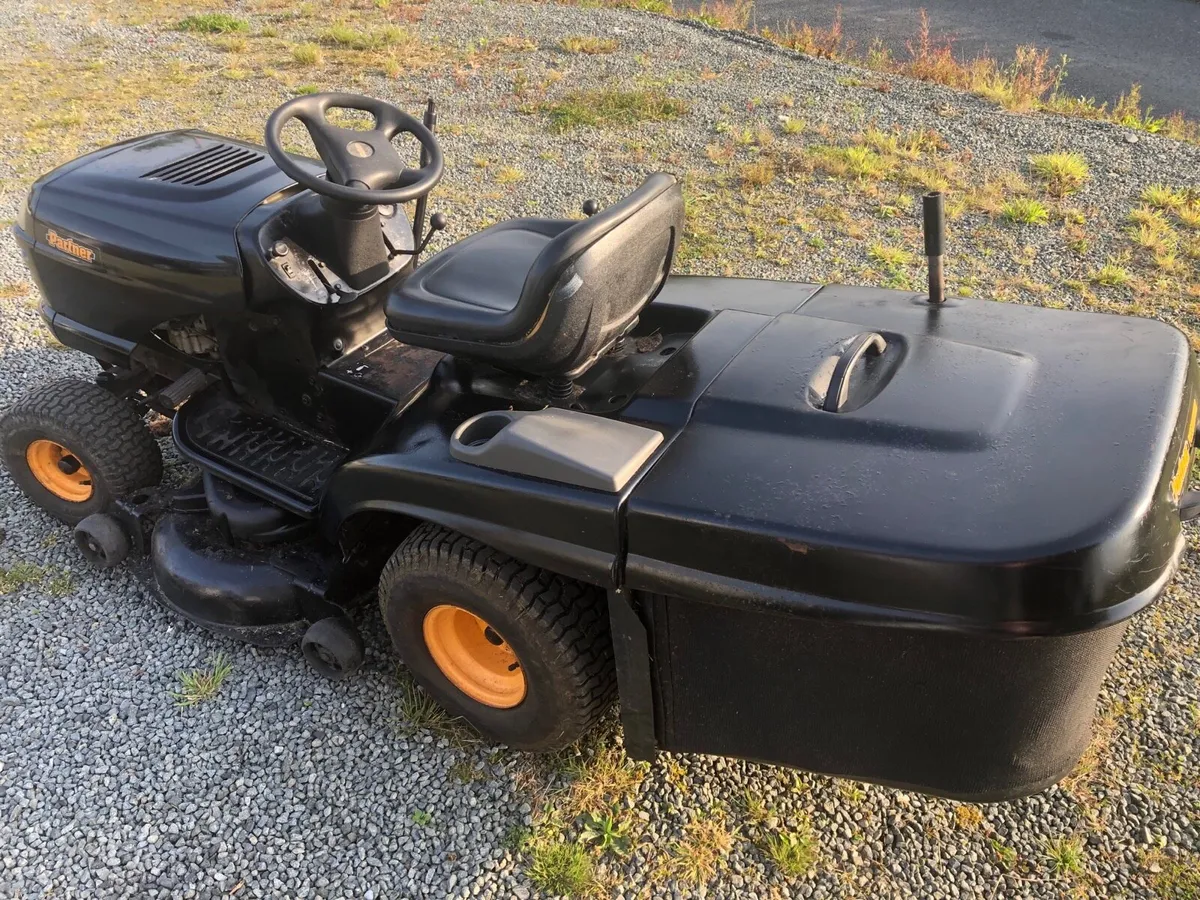 Ride on mower - Image 2