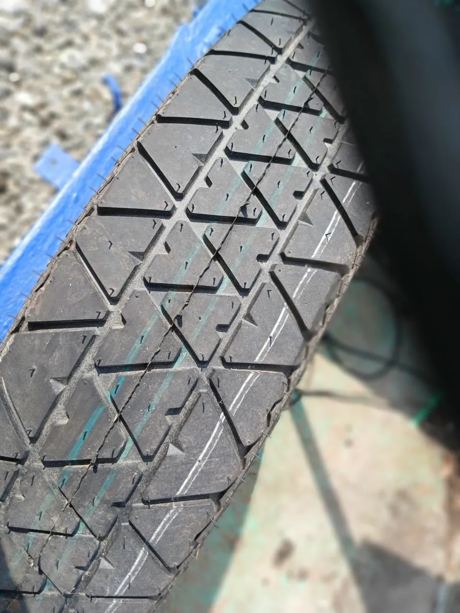 Tyre and wheel - Image 3