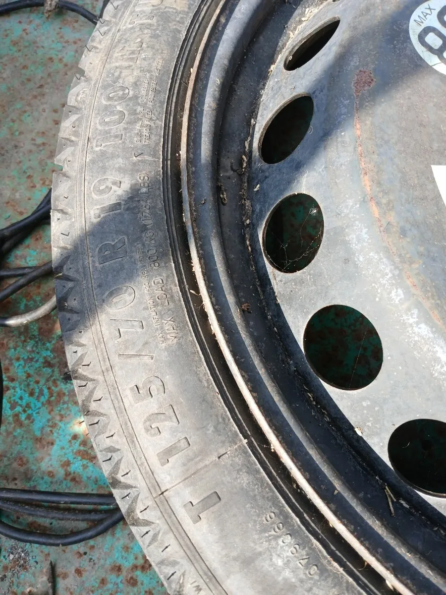 Tyre and wheel - Image 4