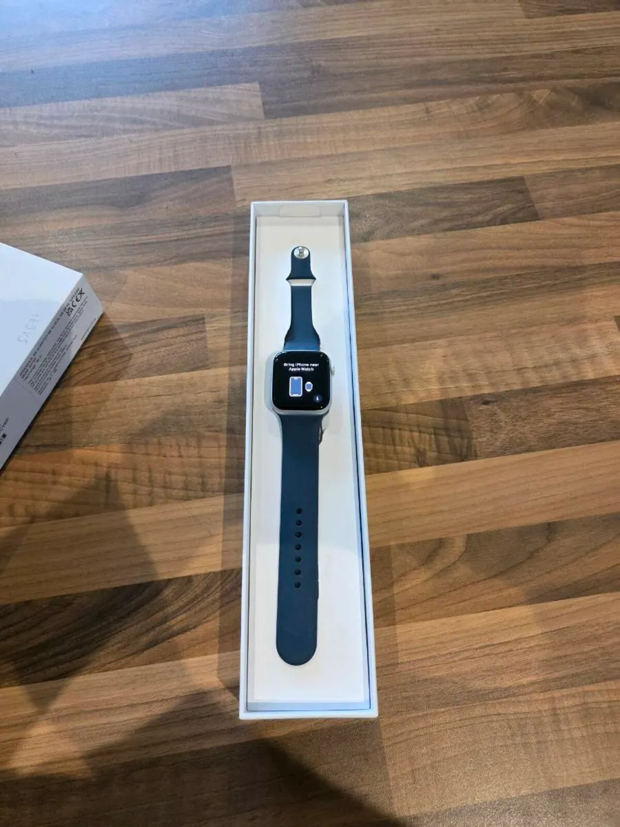 Apple Watch SE 44 - Image 3