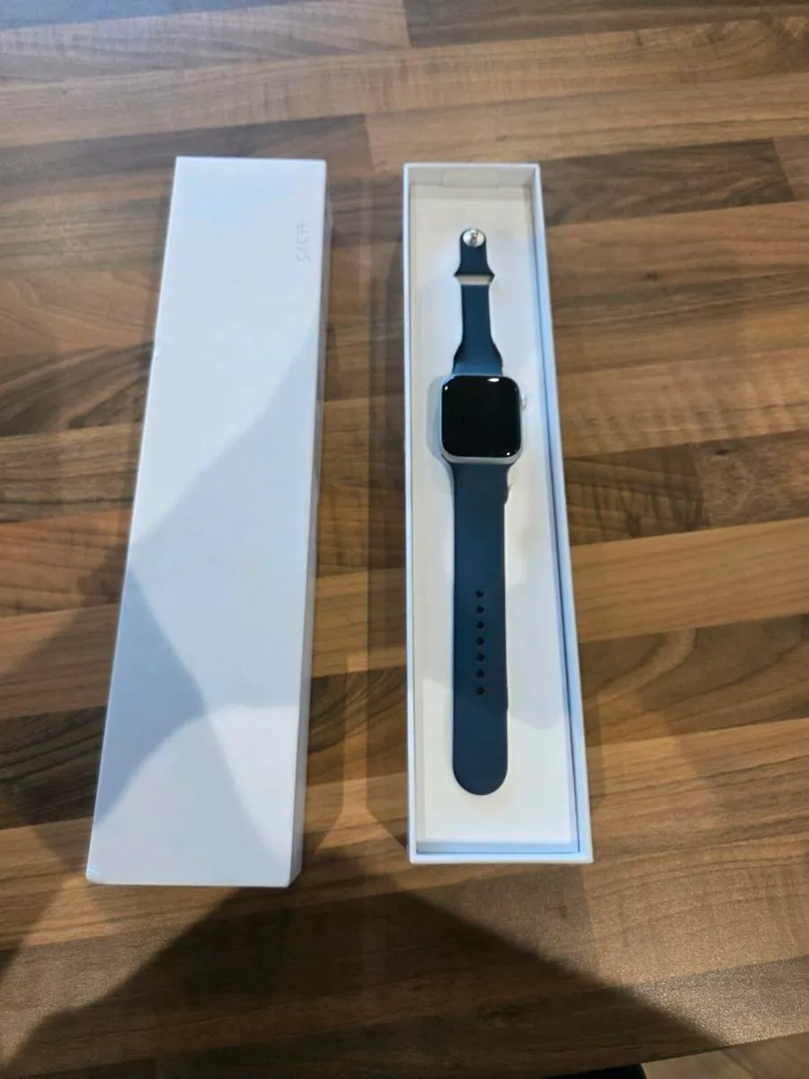 Apple Watch SE 44 - Image 4