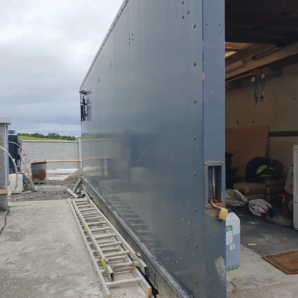 Lorry container - Image 1