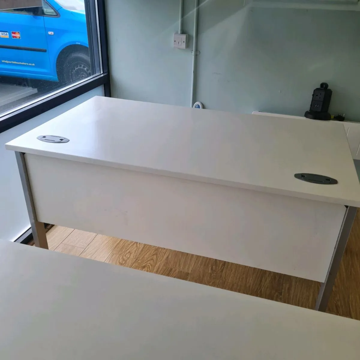 White 1400 mm office desks - Image 1