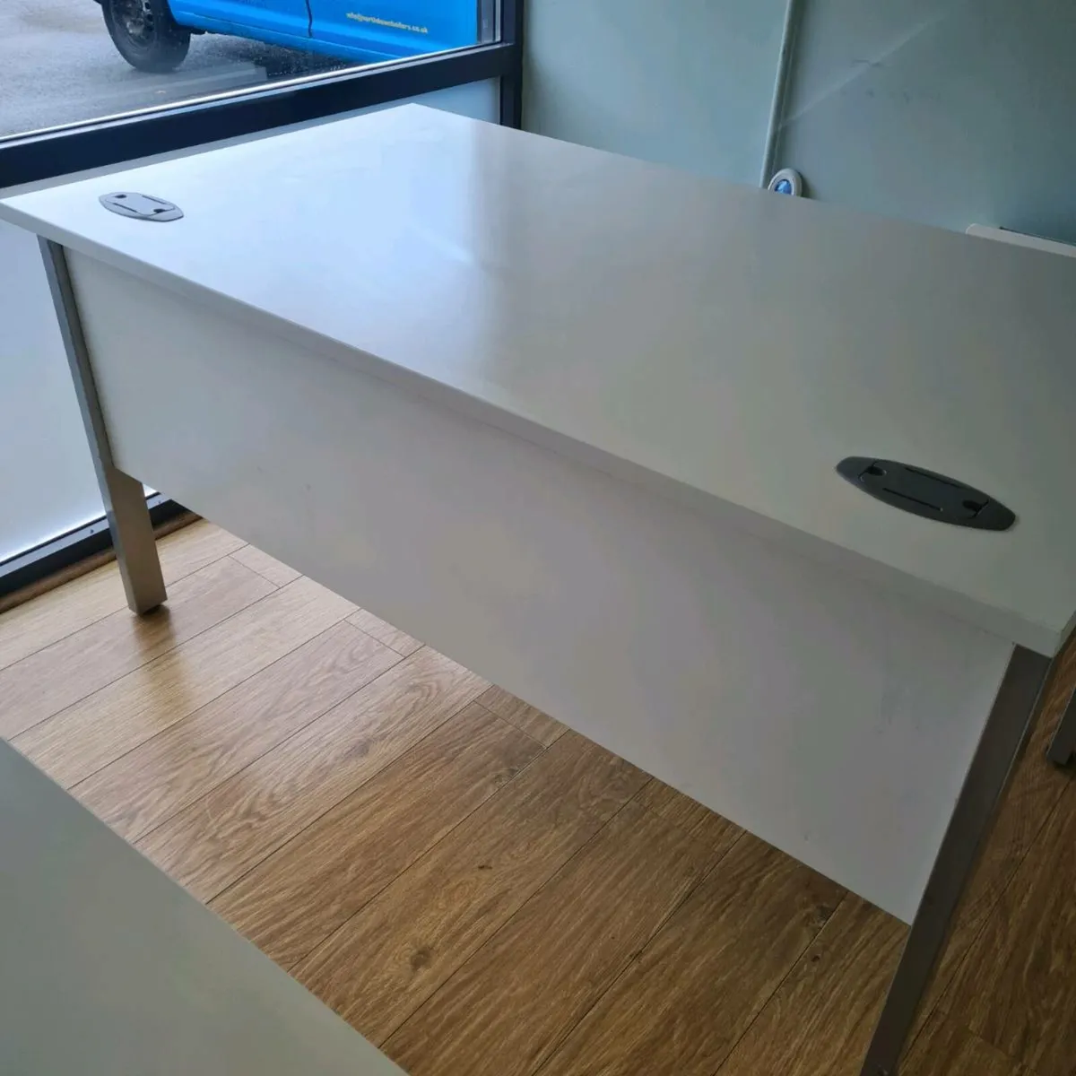 White 1400 mm office desks - Image 2