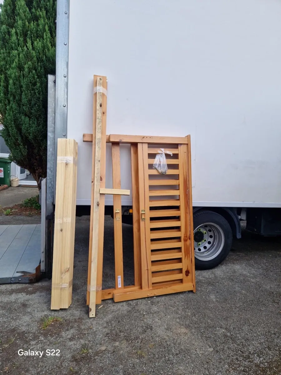 4,6 ft dpuble pine bed frame - Image 1