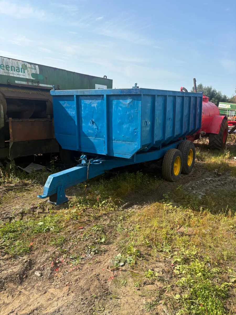 Blue 8 ton grain trailer - Image 1
