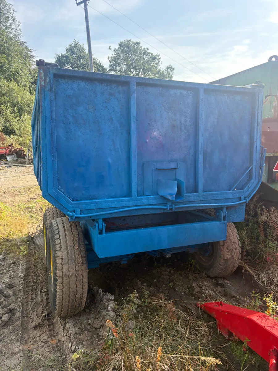 Blue 8 ton grain trailer - Image 2