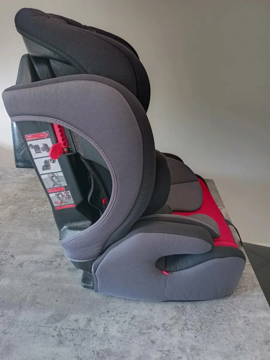 Halfords kids car seat. - Image 3