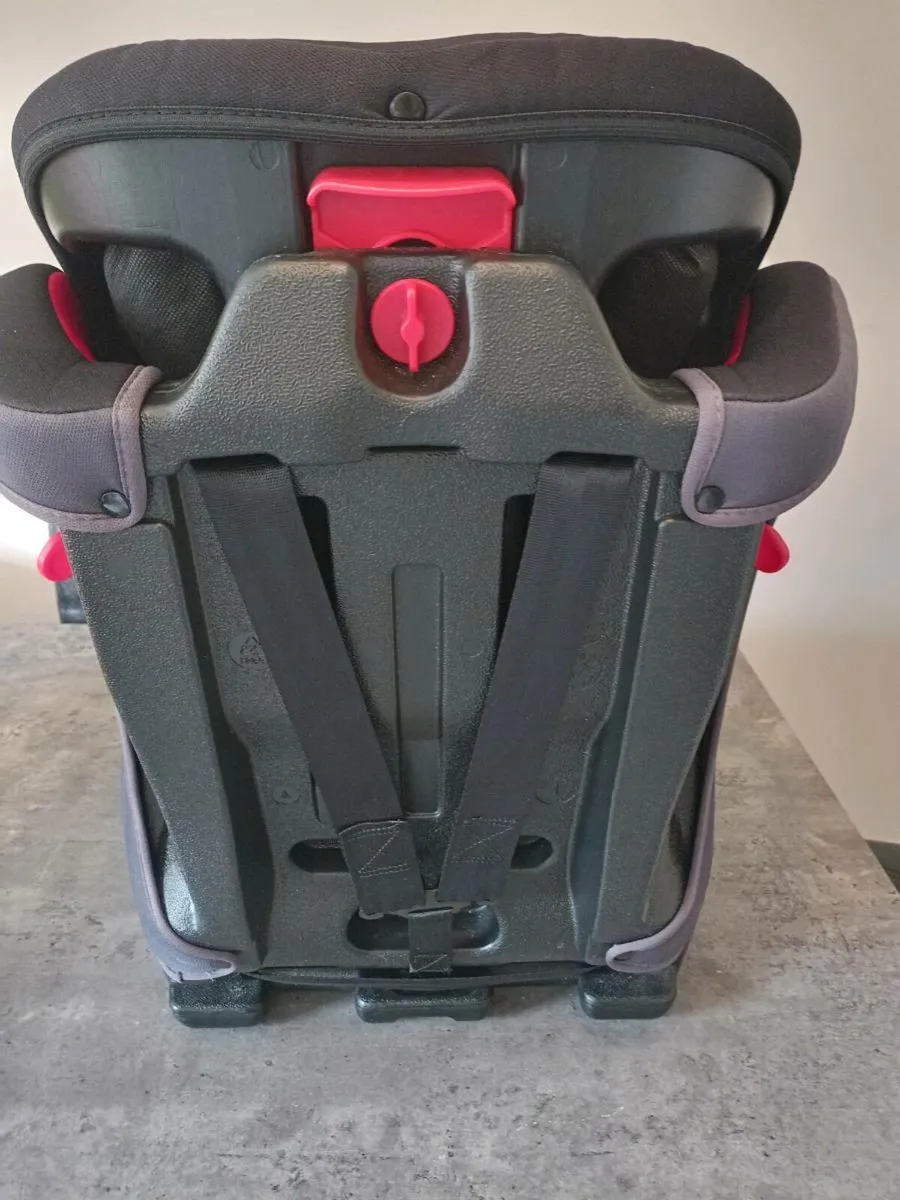 Halfords kids car seat. - Image 4