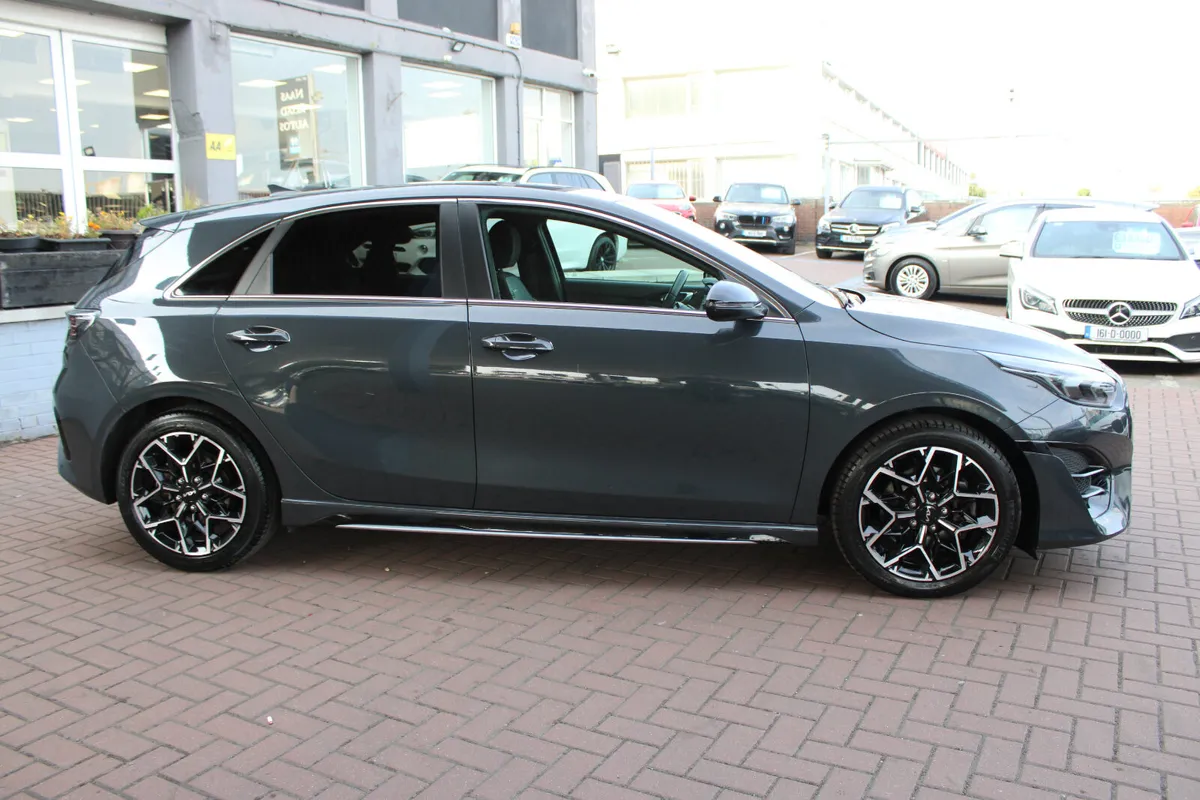 Kia Ceed 2023 - Image 3