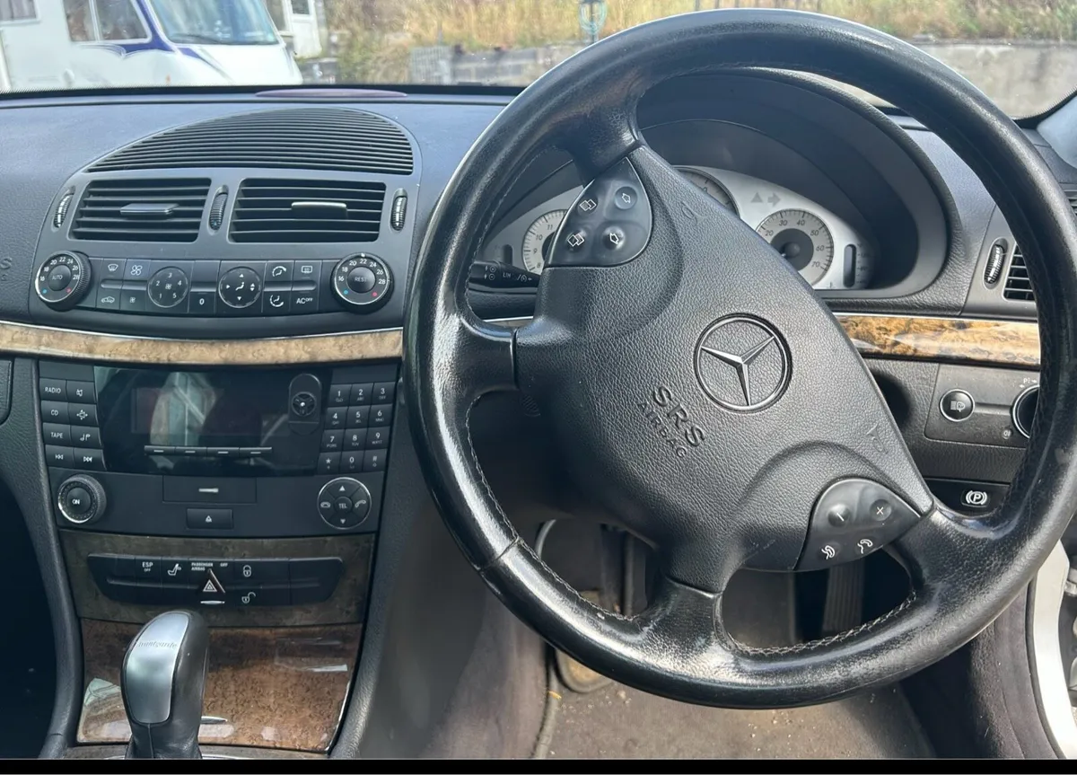 Mercedes E220 - Image 3