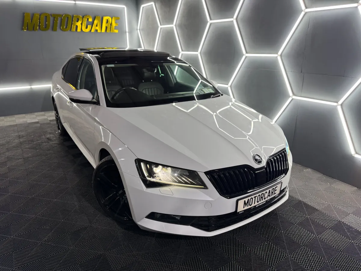 ⚪️2017 SKODA SUPERB AMBITION DSG BLACK EDITION⚪️ - Image 2