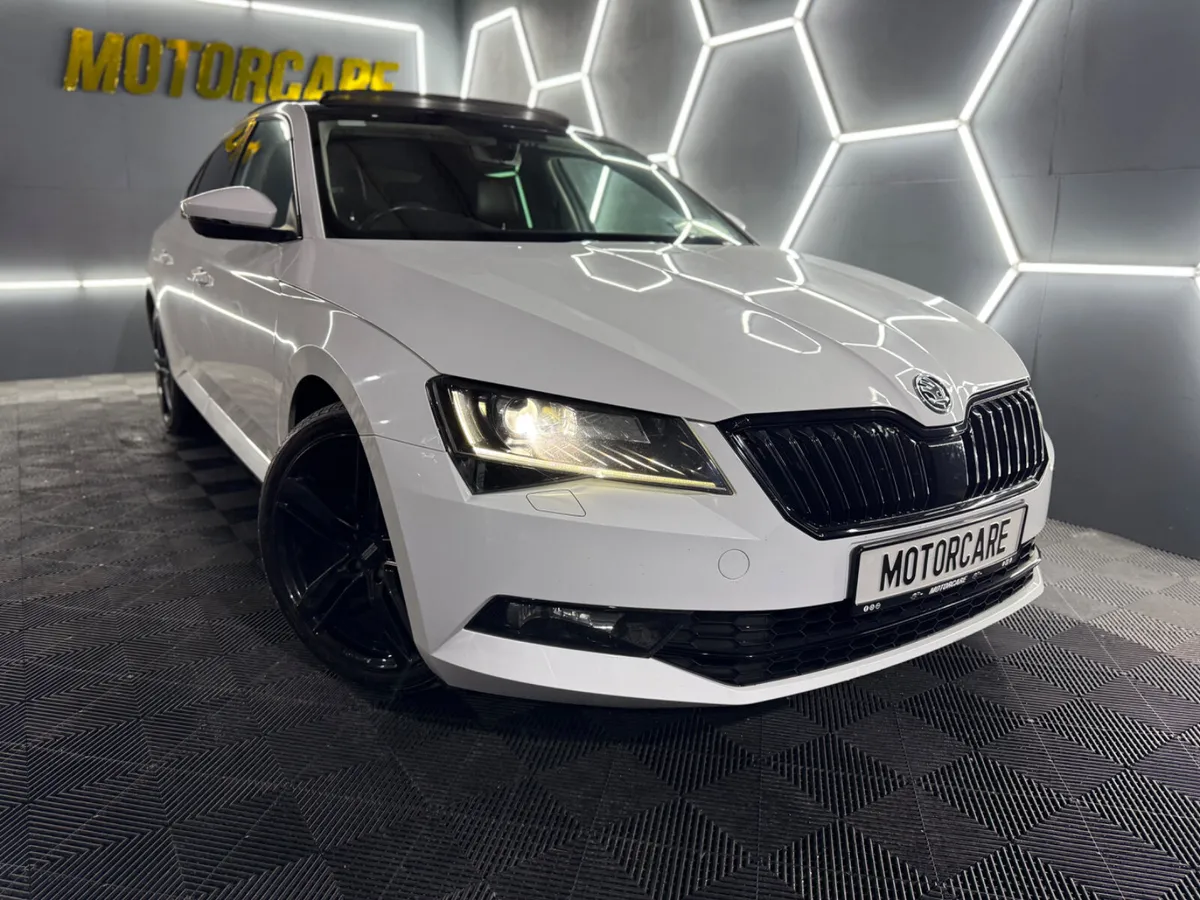 ⚪️2017 SKODA SUPERB AMBITION DSG BLACK EDITION⚪️ - Image 1