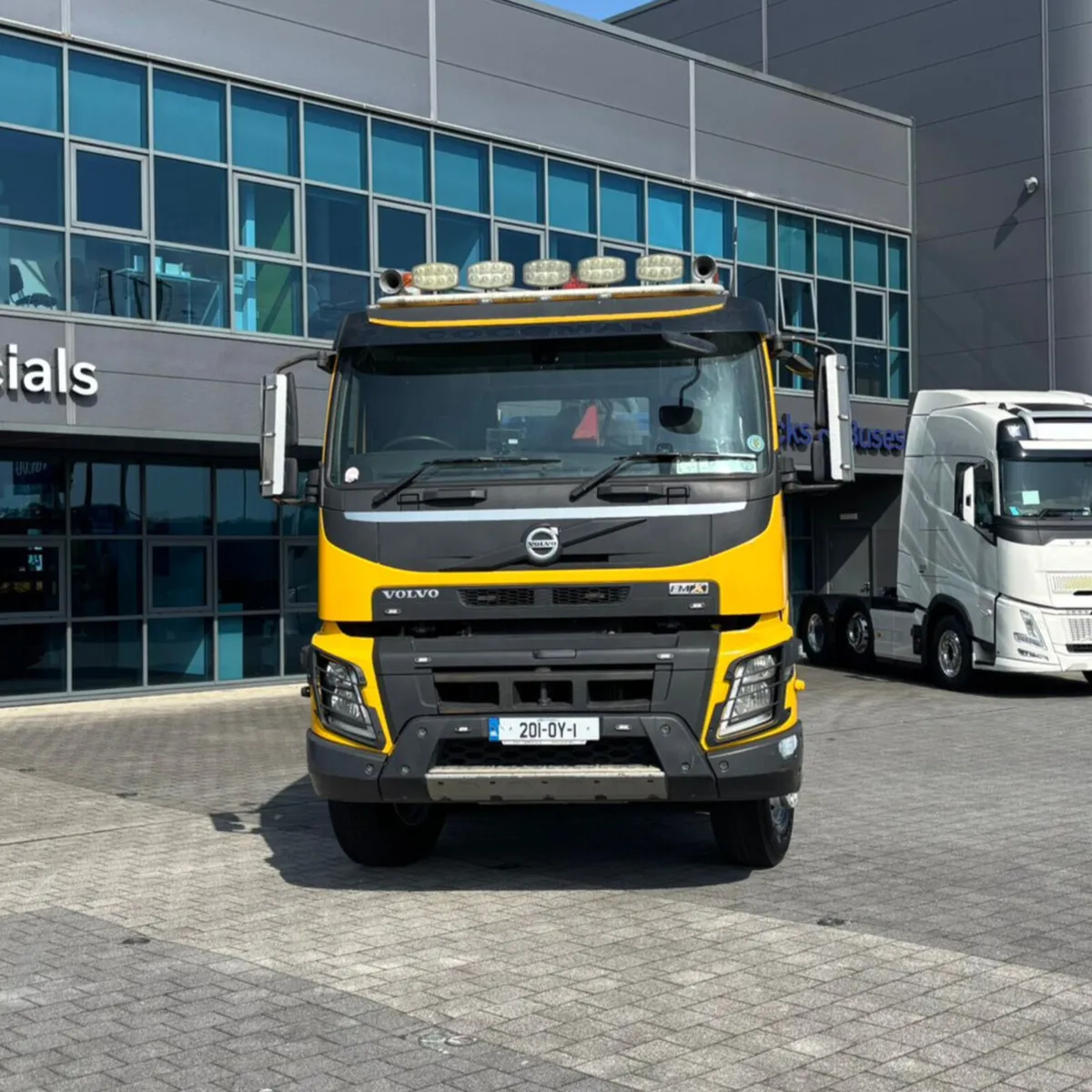 Volvo FM Tipper Grab - Image 2