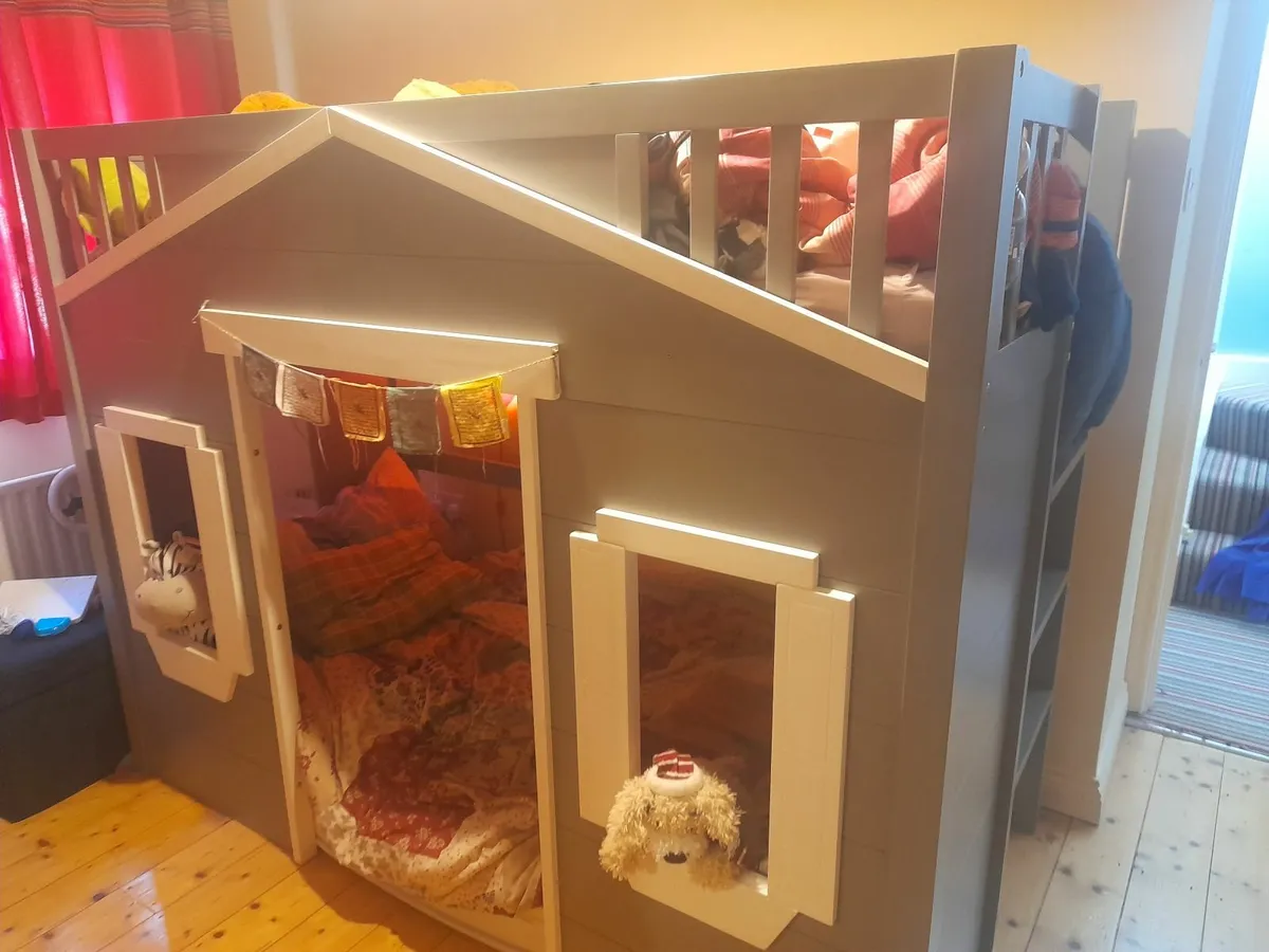 Bed - Image 1