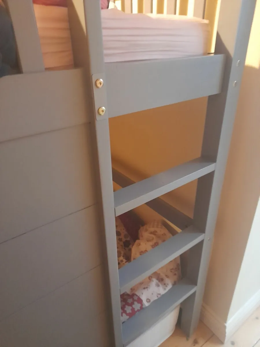 Bed - Image 2