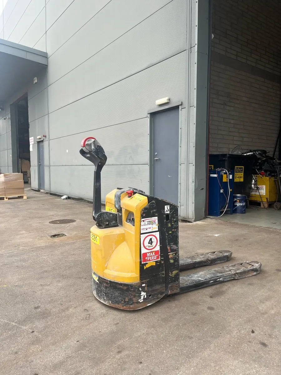 Electric pallet truck - Image 2