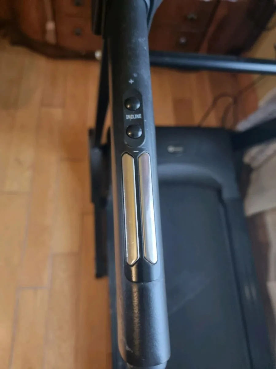 Dynamic treadmill with auto incline and speaker - Image 3
